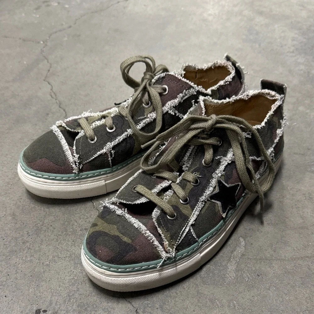 Myra Bag Camo Sneakers, Size 8